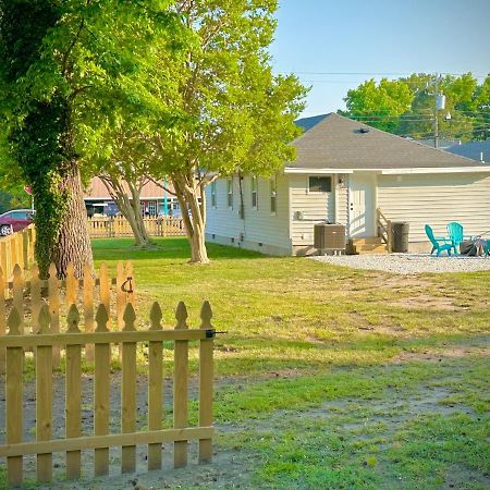 Cottage In Heart Of Colonial Beach, 7 Mins Walk To The Beach Exteriér fotografie